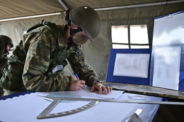 Προσαγωγή άνδρα με την υποψία της κατασκοπείας στα Μέγαρα