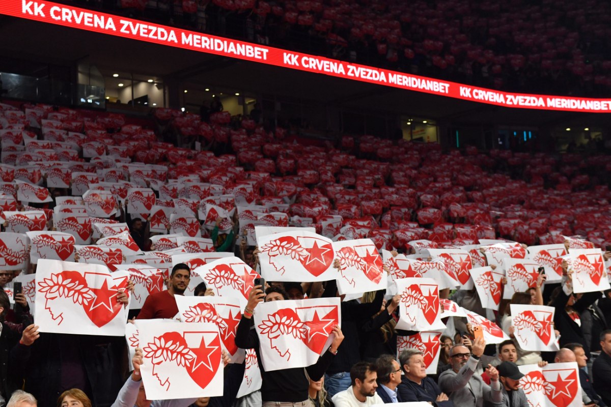 Ερυθρός Αστέρας: Οι «ελληνικές» ευχές για τα γενέθλια του Ολυμπιακού