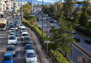 Στο κόκκινο η Αλίμου-Κατεχάκη λόγω τροχαίου – Πού αλλού υπάρχουν προβλήματα