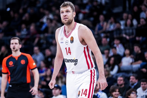 Ολυμπιακός: Εκτός και με τη Μονακό ο Βεζένκοφ