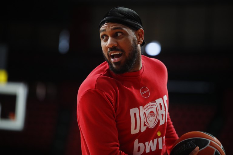 Ολυμπιακός: Χωρίς Βεζένκοφ αλλά με Μόρις η δωδεκάδα για το ματς με την Παρί