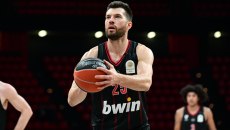 Τα εξαιρετικά νούμερα του Άλεκ Πίτερς – Τι κάνει ο φόργουορντ του Ολυμπιακού στην GBL (vid)