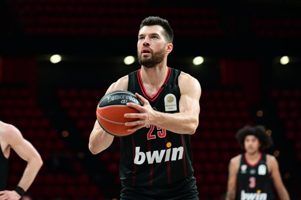 Τα εξαιρετικά νούμερα του Άλεκ Πίτερς – Τι κάνει ο φόργουορντ του Ολυμπιακού στην GBL (vid)