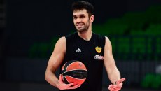 Στο NBA και στους Γκόλντεν Στέιτ Γουόριορς ο Γιούρτσεβεν (pic)