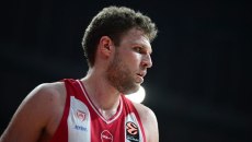 Βεζένκοφ: «Είναι πολύ καλός προπονητής, αλλά εγώ δεν θα τον χαιρετούσα»