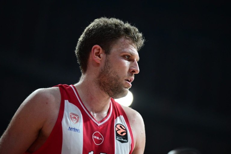 Βεζένκοφ: «Είναι πολύ καλός προπονητής, αλλά εγώ δεν θα τον χαιρετούσα»