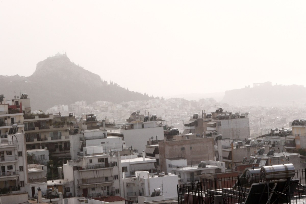 Με βροχές και σκόνη σήμερα ο καιρός – Μικρή πτώση της θερμοκρασίας