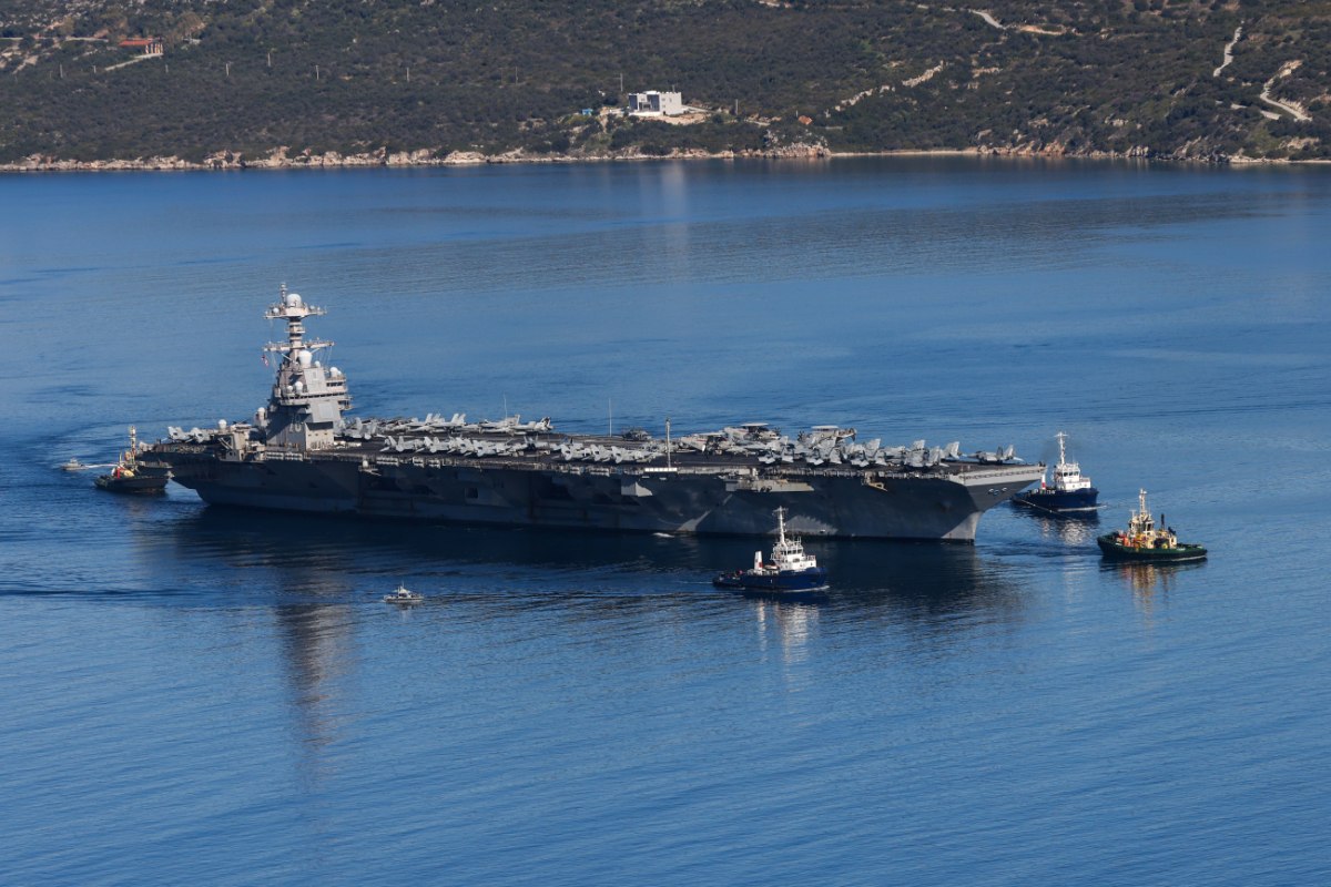 Γιατί σπεύδουν στο «Gerald R. Ford» οκτώ αμερικανοί ντετέκτιβ