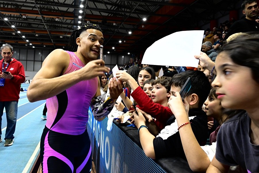 Καραλής: «Μου δίνει τεράστια δύναμη ο πατέρας μου και ο κόσμος, ακόμη δεν έχω συνειδητοποιήσει τι έχω κάνει» (vid)