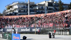 Ολυμπιακός: Φοβερή ατμόσφαιρα στις Σέρρες – Πάνω από 4.000 οπαδοί στο πλευρό της ομάδας (pics)