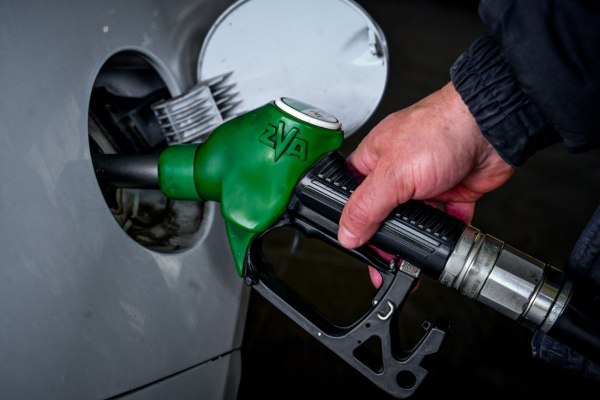 Καύσιμα: «Άλμα» 20% στο ντίζελ και 8% στην αμόλυβδη – Ανήσυχοι οι καταναλωτές