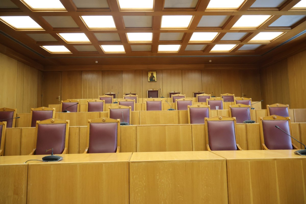 ΣτΕ: Συνταγματικός ο γάμος των ομόφυλων ζευγαριών και το δικαίωμα στην υιοθεσία ανηλίκου