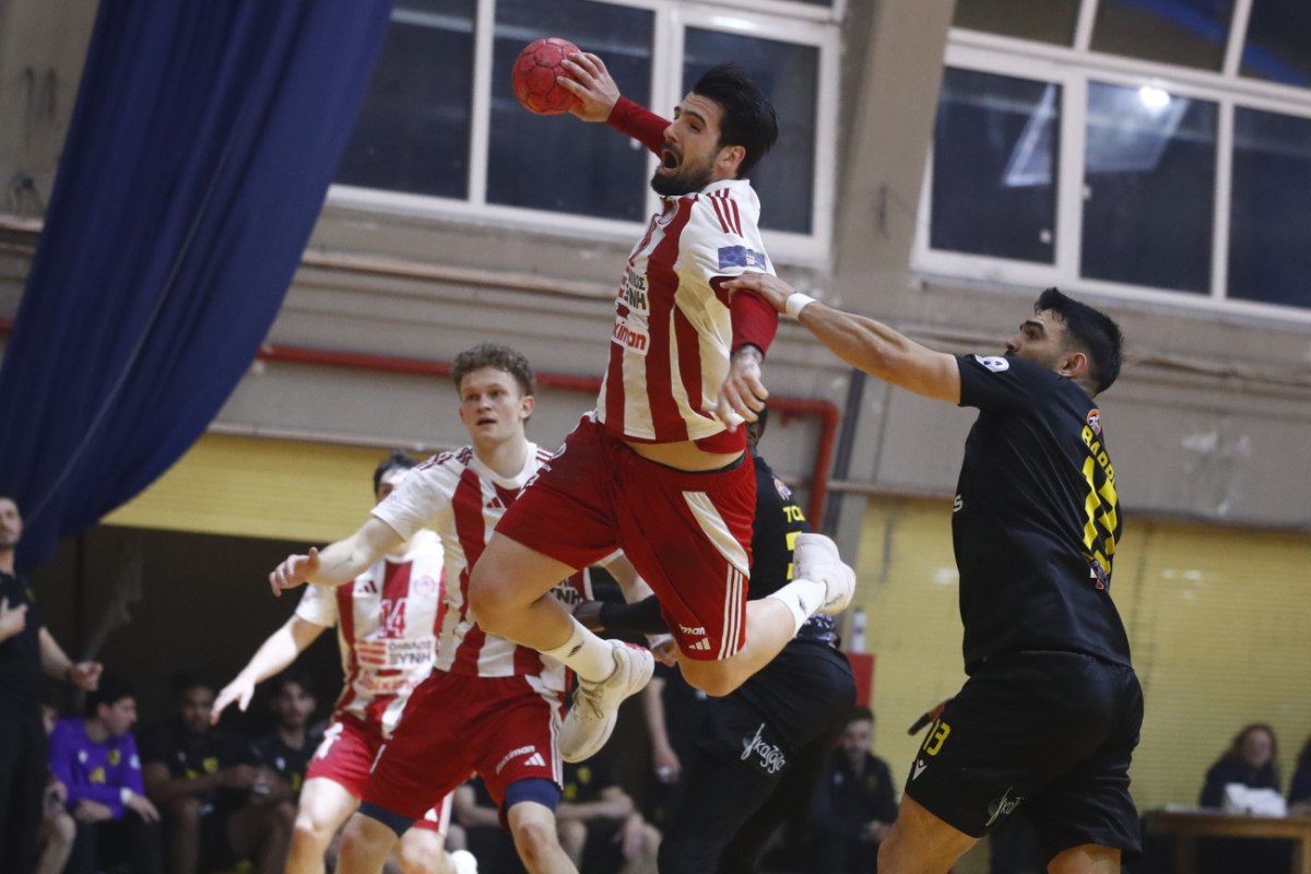 Ολυμπιακός – ΑΕΚ 32-26: Πήρε το ντέρμπι και «αγκάλιασε» την πρωτιά και το πλεονέκτημα!