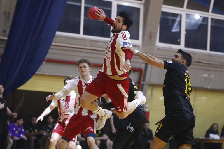 Ολυμπιακός – ΑΕΚ 32-26: Πήρε το ντέρμπι και «αγκάλιασε» την πρωτιά και το πλεονέκτημα!