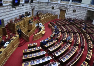 Βουλή: Στην επιτροπή Δεοντολογίας ο Φλώρος επειδή αποκάλεσε τον Βελόπουλο «καράφλα»