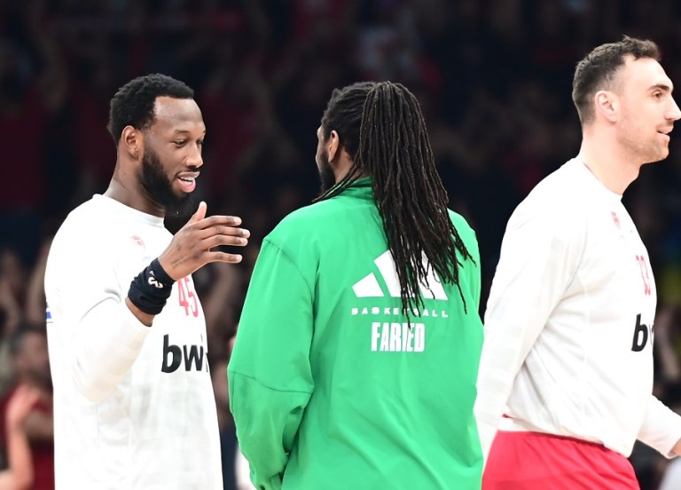 Ολυμπιακός – Παναθηναϊκός: Υπέστη διάσειση και δεν συνέχισε στο ντέρμπι ο Φαρίντ