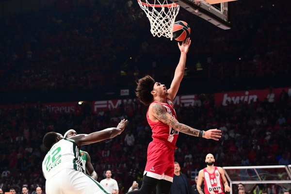 Euroleague: Ο Ολυμπιακός πέτυχε την 11η σερί νίκη του απέναντι στον Παναθηναϊκό
