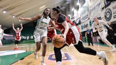 Επίθεση στην ομάδα μπάσκετ γυναικών του Ολυμπιακού μετά το ντέρμπι με τον Παναθηναϊκό (vids)