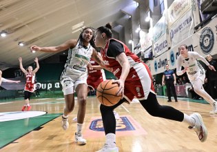 Επίθεση στην ομάδα μπάσκετ γυναικών του Ολυμπιακού μετά το ντέρμπι με τον Παναθηναϊκό (vids)