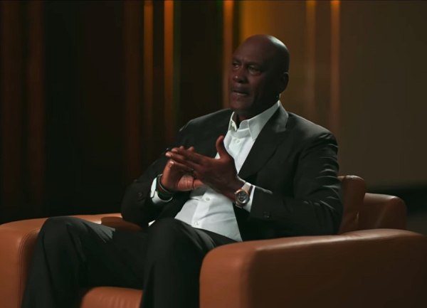 O Μάικλ Τζόρνταν εξηγεί γιατί ποτέ  δεν θα απαντηθεί το ερώτημα για το ποιος είναι ο GOAT (vid)