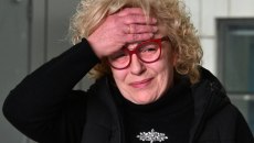 «Παύλο τα καταφέραμε, νικήσαμε, τους τσάκισες»: Με δάκρυα στα μάτια η Μάγδα Φύσσα μετά την καταδίκη της Χρυσής Αυγής