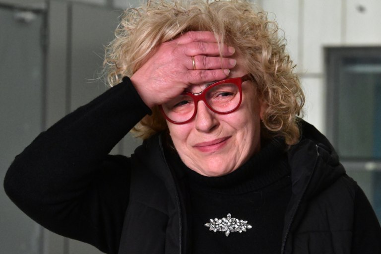 «Παύλο τα καταφέραμε, νικήσαμε, τους τσάκισες»: Με δάκρυα στα μάτια η Μάγδα Φύσσα μετά την καταδίκη της Χρυσής Αυγής