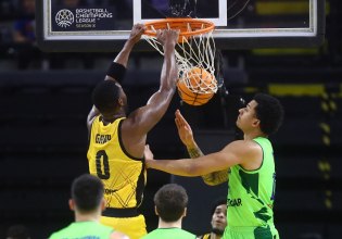 ΑΕΚ – Τόφας 96-88: 5X5 με Μπάρτλεϊ η «Ένωση», φουλάρει για πρωτιά και πλεονέκτημα