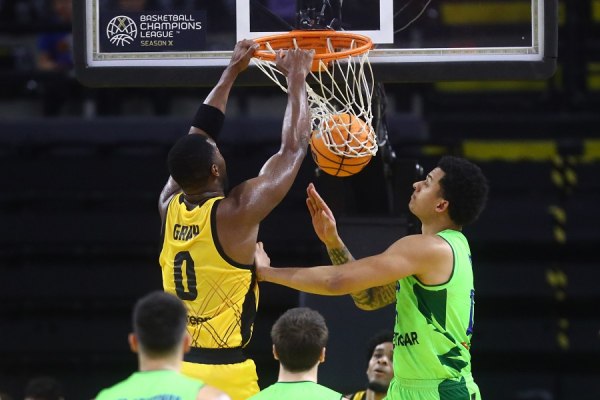 ΑΕΚ – Τόφας 96-88: 5X5 με Μπάρτλεϊ η «Ένωση», φουλάρει για πρωτιά και πλεονέκτημα (vid)