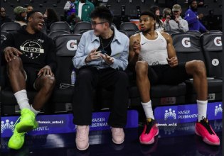 Με τα αδέλφια Αντετοκούνμπο και τον θρύλο της Γιουνάιτεντ Ρίο Φέρντιαντ ο Ρίτσαρντ Σιάο