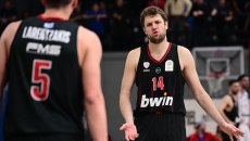 Συγκλονιστικός Βεζένκοφ: «Μέχρι πότε θα χάνονται νέες ψυχές στο βωμό των ομάδων;»