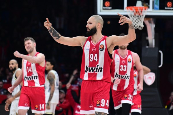 Τρομερός Φουρνιέ: «Γιατί… ρε μπαγάσηδες;» (pic)