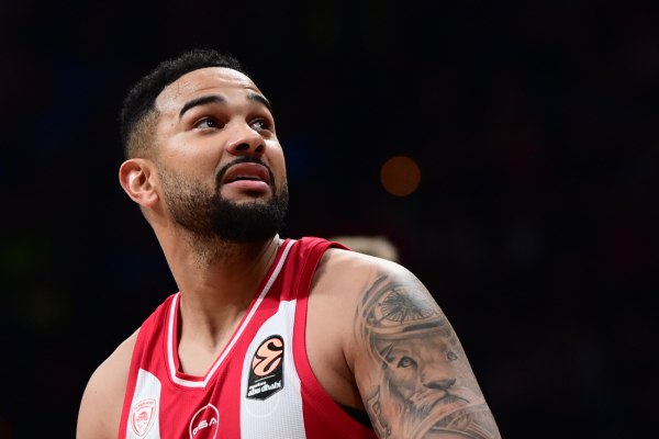 Η σχέση του Τζόσεφ με τον Drake και το τραγούδι για τον γκαρντ του Ολυμπιακού (vid+pic)