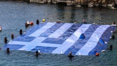 25η Μαρτίου: Γαλανόλευκη – γίγας 180 τ.μ. στην Πειραϊκή για την εθνική επέτειο – Η πρωτοβουλία του Δήμου Πειραιά