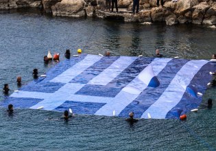 25η Μαρτίου: Γαλανόλευκη – γίγας 180 τ.μ. στην Πειραϊκή για την εθνική επέτειο – Η πρωτοβουλία του Δήμου Πειραιά