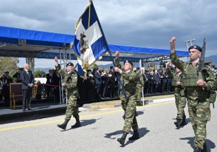 Μεσολόγγι: Μεγαλειώδης παρέλαση για τα 200 χρόνια από την Έξοδο – Το μήνυμα του πιλότου της ομάδας Ζευς