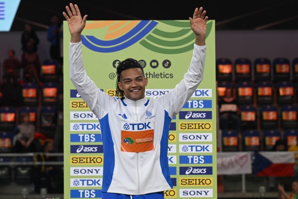 Τορούν 2026: Η απονομή του ασημένιου μεταλλίου στον Καραλή (vid)