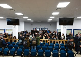 Αποκάλυψη: Πώς έφτασε να κοστίσει πάνω από 1,6 εκατ. ευρώ η αίθουσα της δίκης των Τεμπών