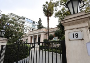 Στην αυλή του Μαξίμου οι υποκλοπές, «δείχνει» ξανά την κυβέρνηση ο Ντίλιαν – Τα αναπάντητα ερωτήματα