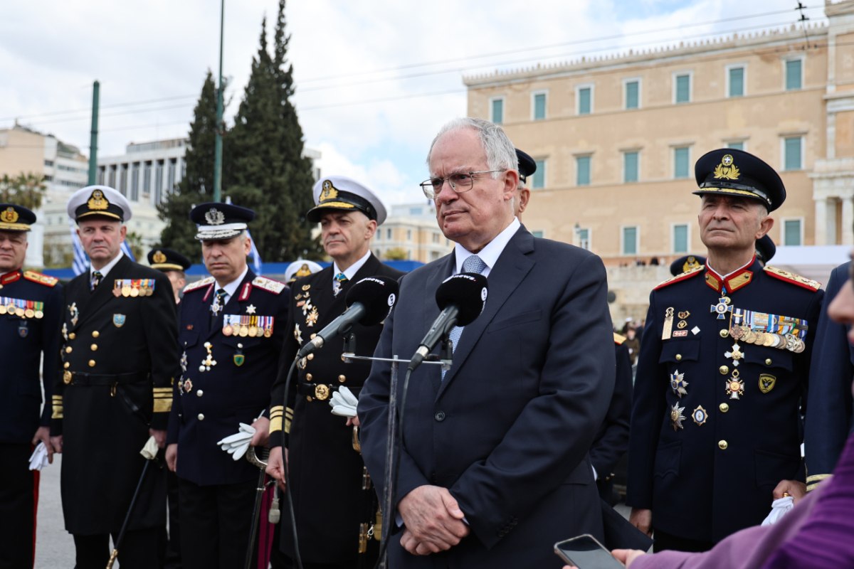 Το διπλό λάθος Τασούλα μετά την παρέλαση – «Να το πω από την αρχή;» και το… 1981