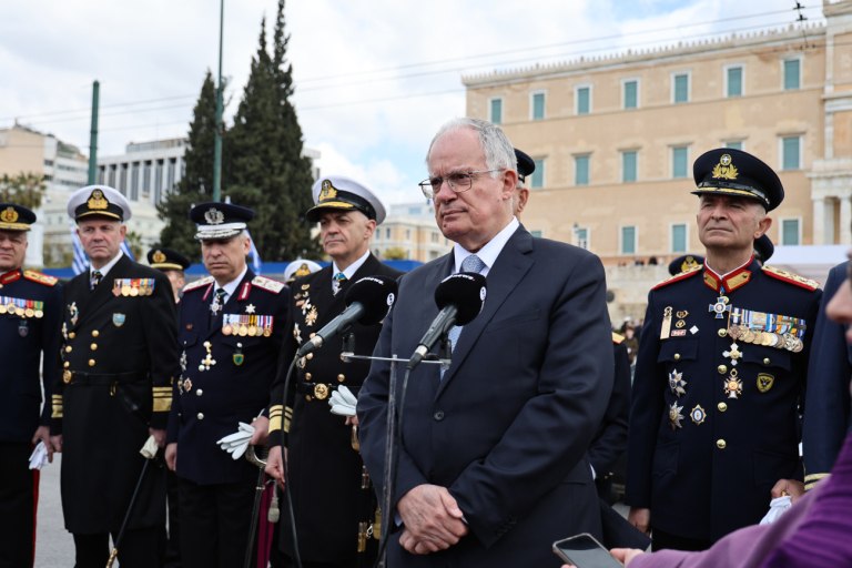 Το διπλό λάθος Τασούλα μετά την παρέλαση – «Να το πω από την αρχή;» και το… 1981