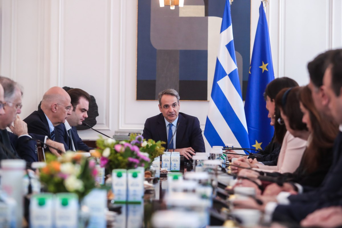 Μόλις 40 ευρώ η αύξηση στον κατώτατο μισθό – Σταγόνα στον ωκεανό απέναντι στο τσουνάμι ακρίβειας