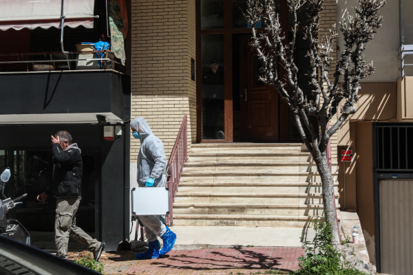 Συνεχίζεται το μυστήριο με τις δύο νεκρές γυναίκες στου Ζωγράφου – Τι έδειξε η νεκροψία