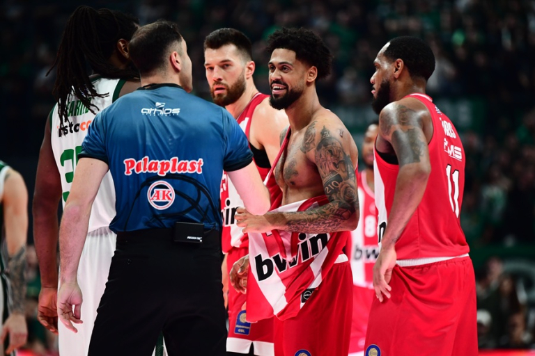 Παναθηναϊκός – Ολυμπιακός: Ένταση στο ΟΑΚΑ, αποβλήθηκαν Ναν, Ντόρσεϊ, τεχνική ποινή στο Λεσόρ (vid)