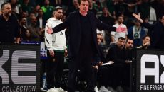 Δεν μίλησε στην κάμερα της ΕΡΤ ο Αταμάν: «Ήταν θέατρο, όχι αγώνας μπάσκετ»