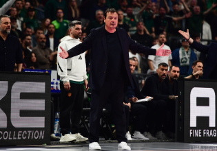 Δεν μίλησε στην κάμερα της ΕΡΤ ο Αταμάν: «Ήταν θέατρο, όχι αγώνας μπάσκετ»