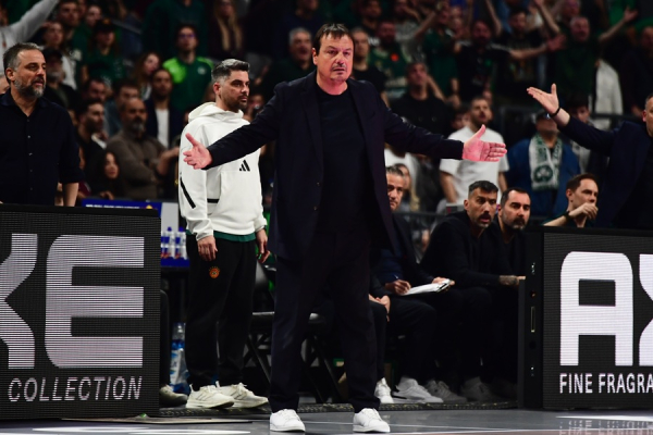 Δεν μίλησε στην κάμερα της ΕΡΤ ο Αταμάν: «Ήταν θέατρο, όχι αγώνας μπάσκετ» (vid)