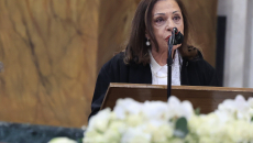 «Έσβησες στον βωμό του Ηρωδείου» – Δακρυσμένη η Χάρις Αλεξίου στον επικήδειο για την Μαρινέλλα