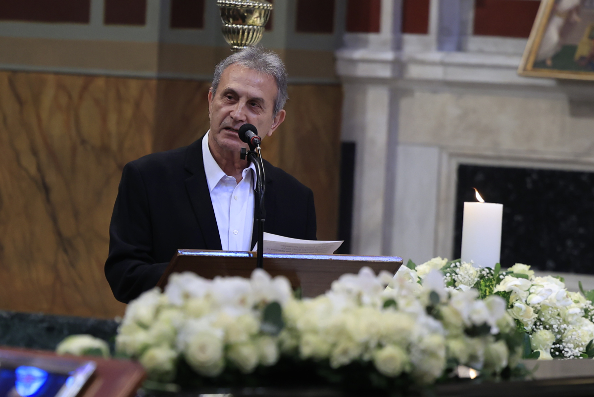 «Ήσουν γενναία, ανατρεπτική, και επίμονη μέχρι το τέλος» – Συγκίνηση με την επικήδειο του Γιώργου Νταλάρα για την Μαρινέλλα