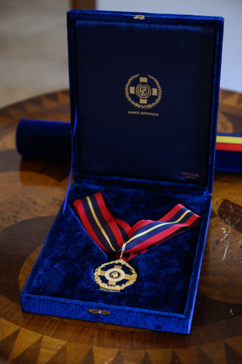 Με το Μετάλλιο του Δήμου Αθηναίων τιμήθηκε ο Νομπελίστας Λογοτεχνίας 2025 Λάσλο Κρασναχορκάι