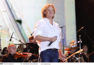 Πέτρος Γαϊτάνος: «Όλοι μια παρέα με τραγούδια που αγαπήσαμε» στο Stage 7